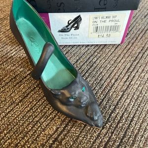 Just the Right Shoe “On the Prowl” collectible. Comes with box and certificate